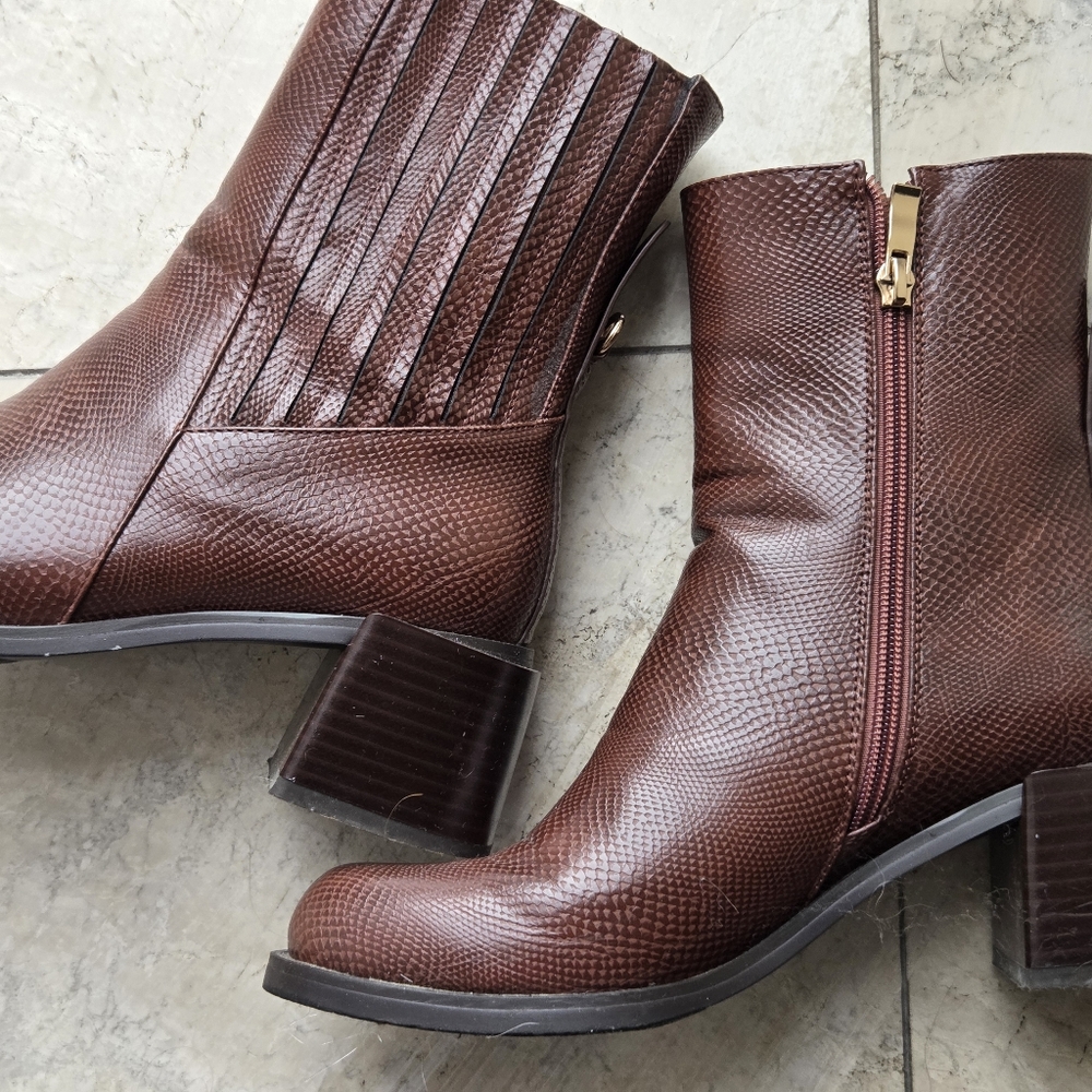 Torgeis NY Womens Snake Skin Look Ankle Boots 7.5  Brown Exc +3 Pairs Socks $159